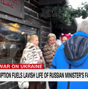 news-exp-svetlana-maniovich-timur-ivanov-fst-042501aseg2-cnni-world-00003329